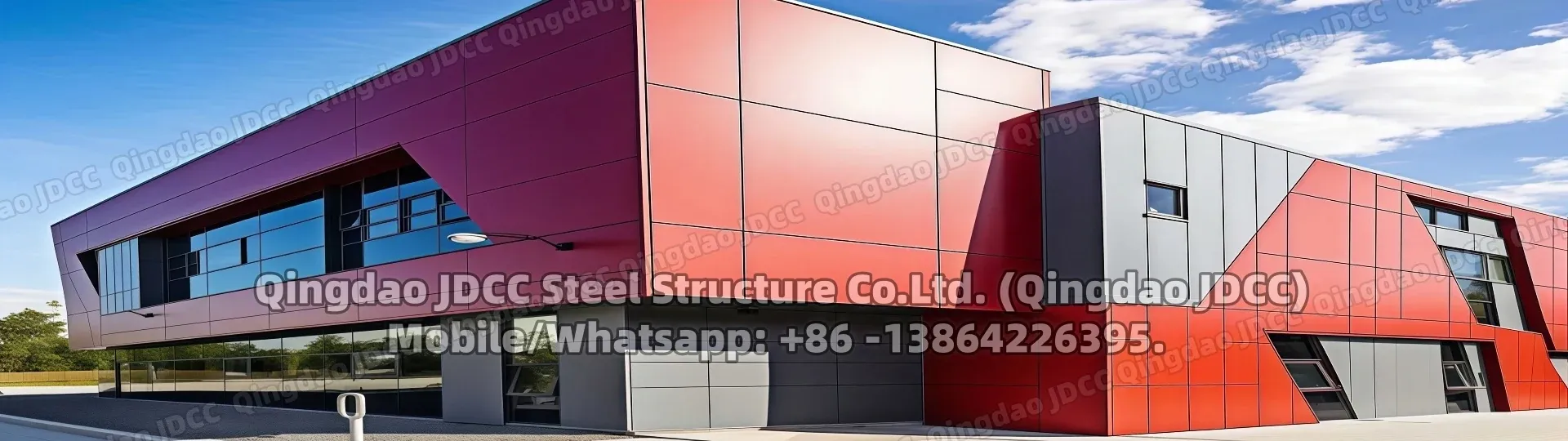 Edificio industrial con fachada de acero de JDCC